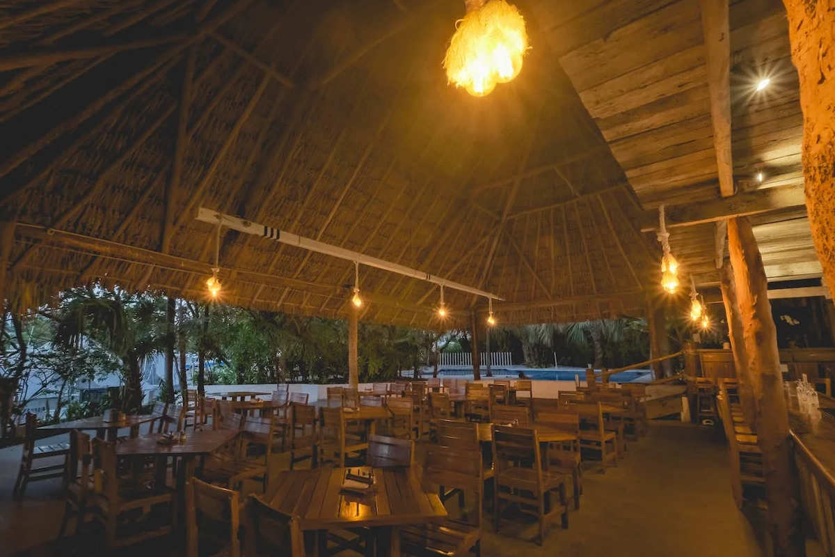 hotel con restaurante en la zona hotelera